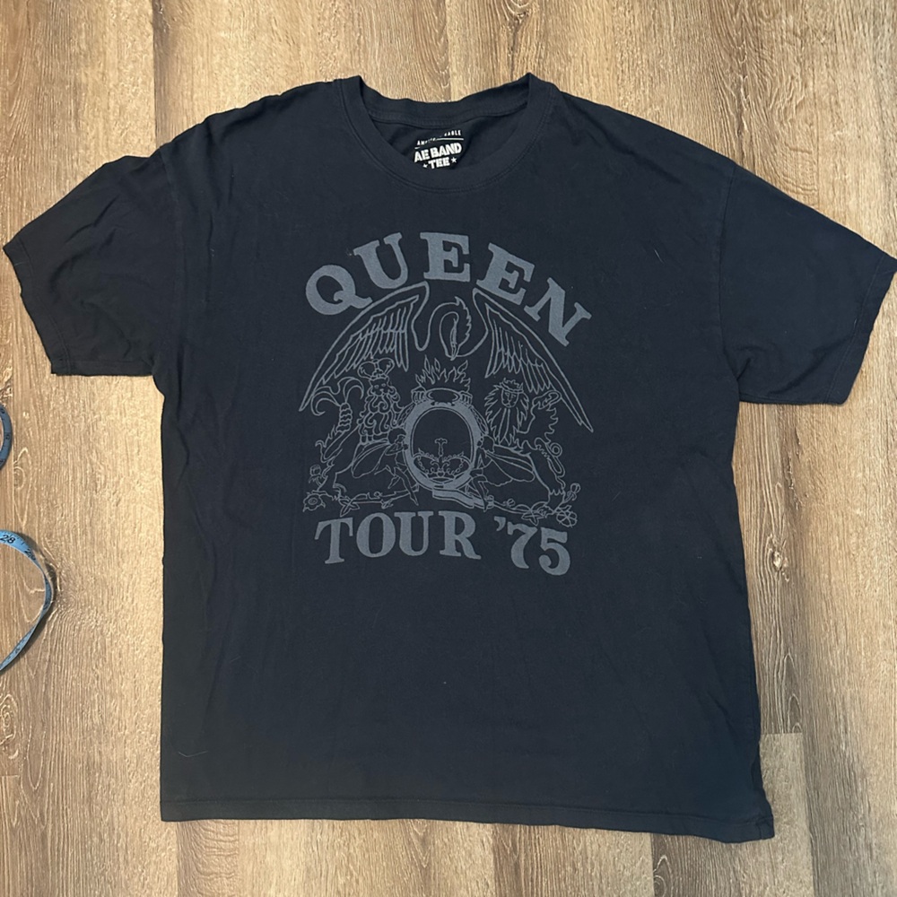 American Eagle Outfitters Charcoal Grey Queen Tour Tee